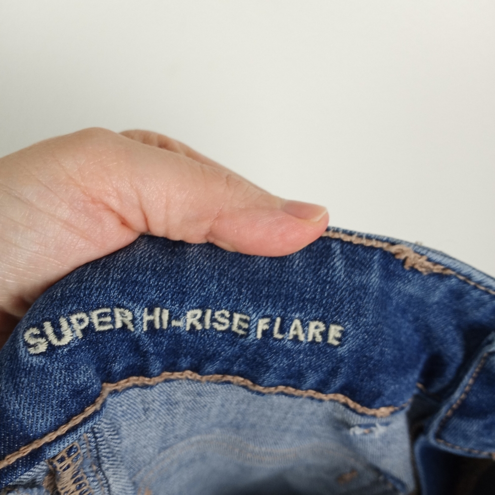 **SOLD**AE Super Hi-Rise Flare Jeans! - Picture 4 of 6